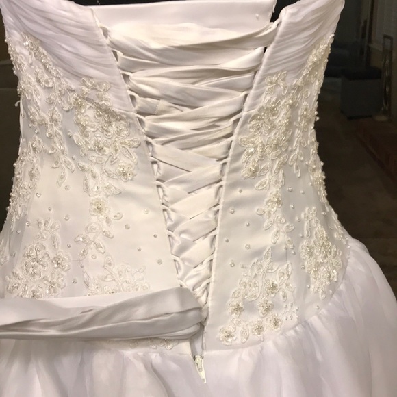 DAVID’S BRIDAL WEDDING GOWN - Picture 4 of 8